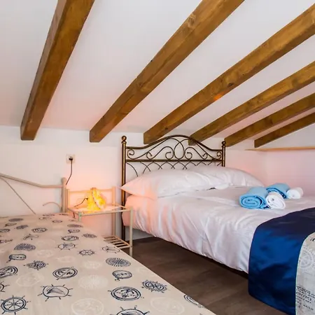 Cima - Threebedroom With Pool * Vrbnik (Primorje-Gorski Kotar)