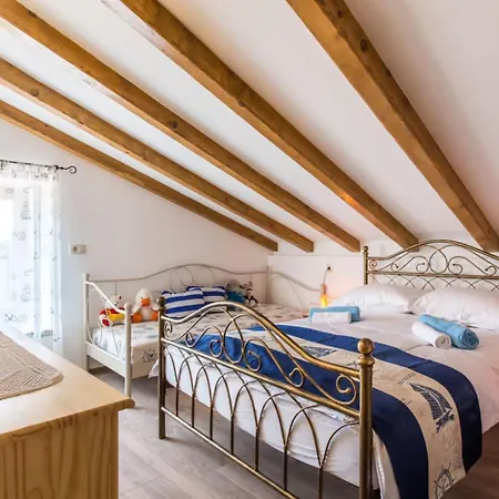 Cima - Threebedroom With Pool Vrbnik (Primorje-Gorski Kotar)