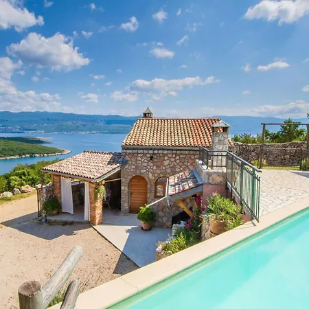 Cima - Threebedroom With Pool * Vrbnik (Primorje-Gorski Kotar)